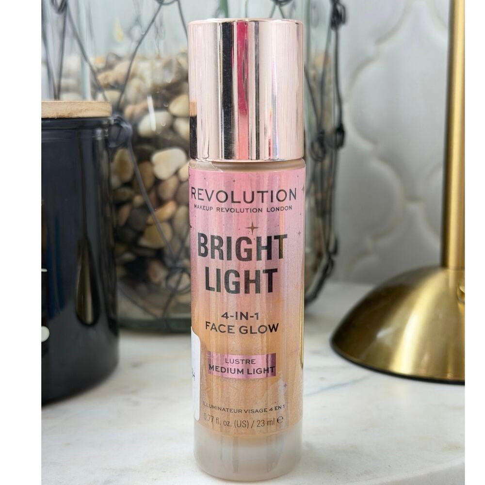 Makeup Revolution Bright Light Glow Tint Lustre Medium Light 4-in-1 Primer
